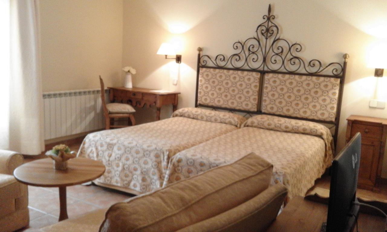 Hostal Rural Cumbres De Castilla Mandayona Buitenkant foto