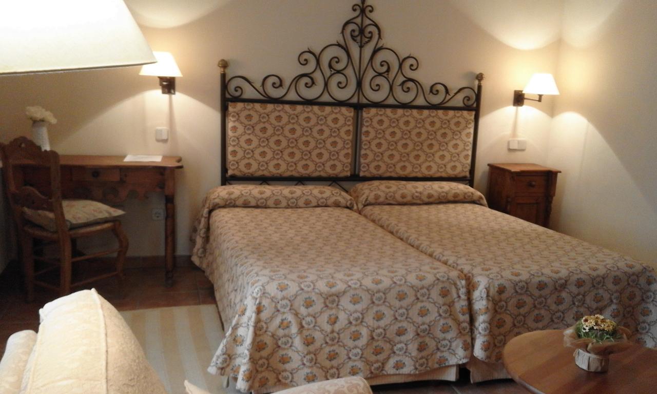 Hostal Rural Cumbres De Castilla Mandayona Buitenkant foto