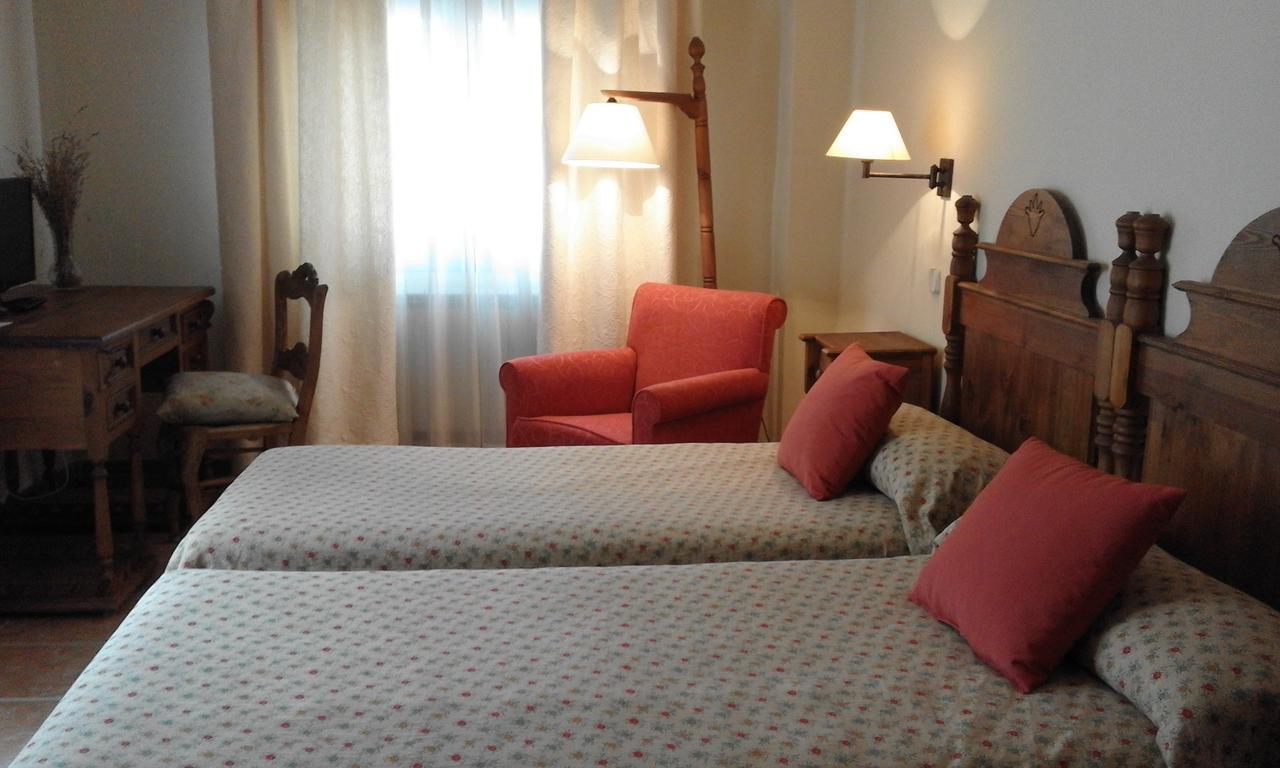 Hostal Rural Cumbres De Castilla Mandayona Buitenkant foto