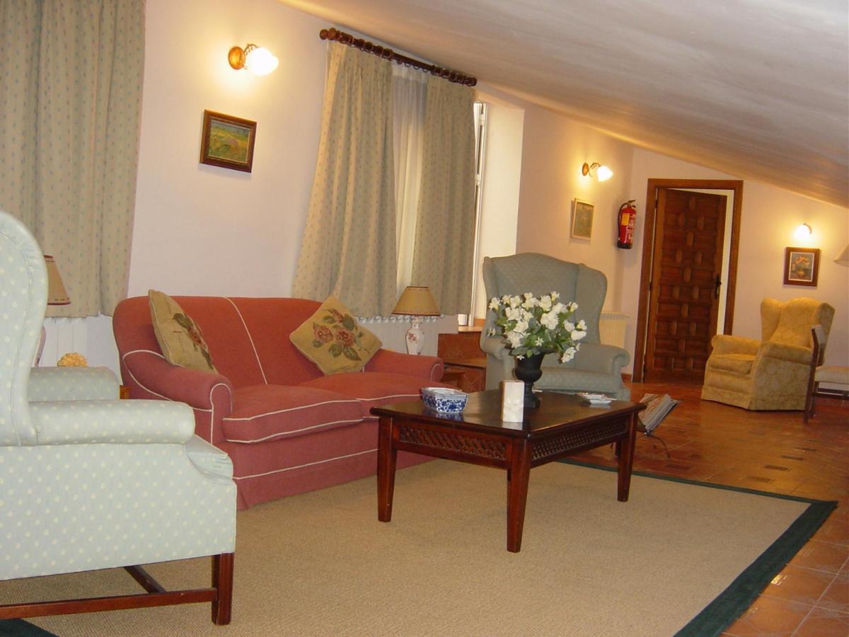 Hostal Rural Cumbres De Castilla Mandayona Buitenkant foto