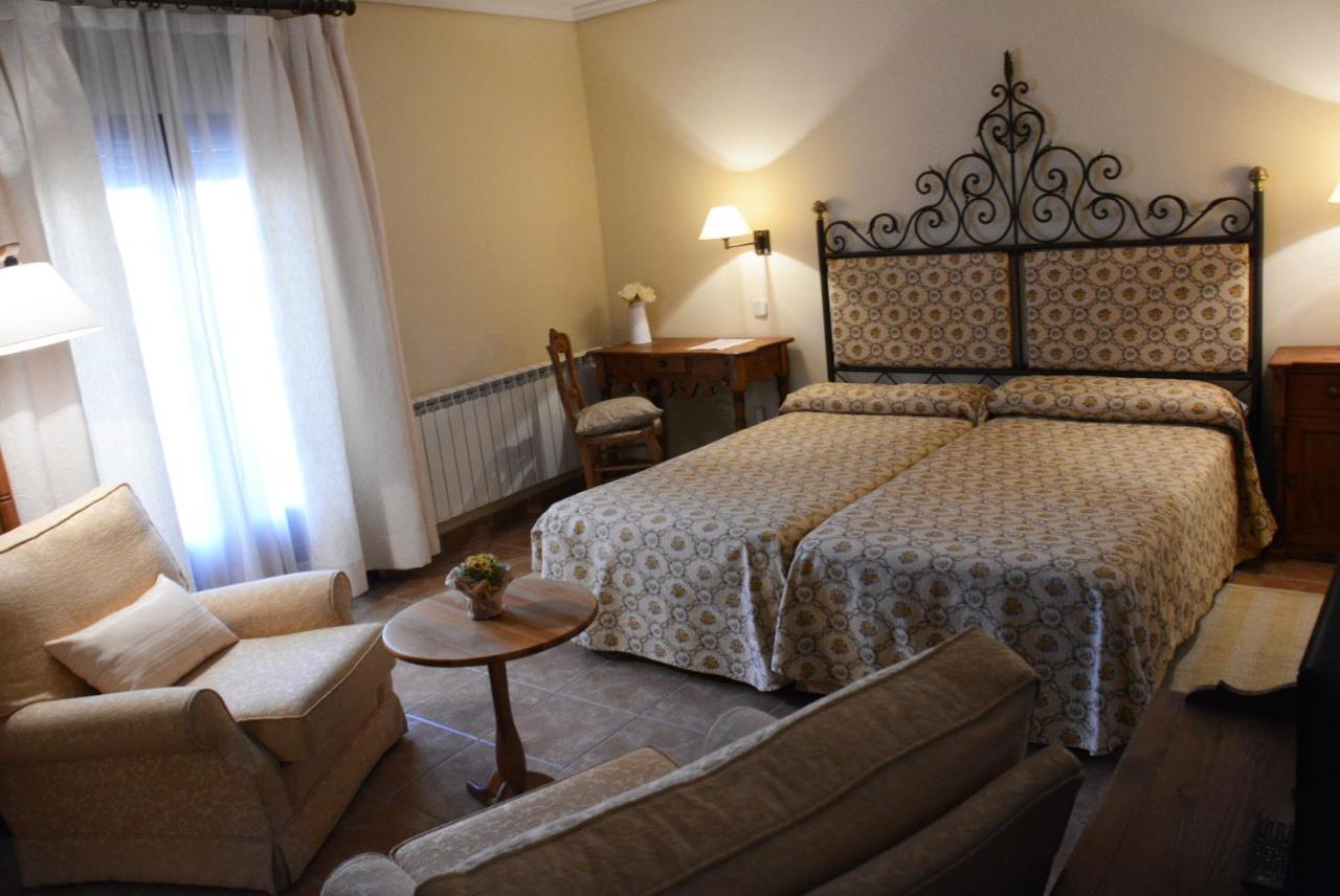 Hostal Rural Cumbres De Castilla Mandayona Buitenkant foto